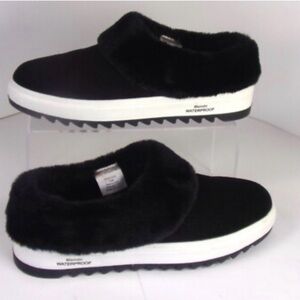 Blondo Black and White Waterproof Shoes